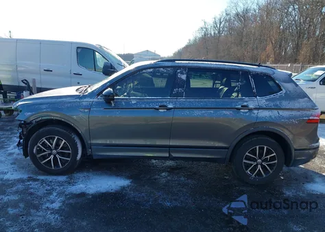 2020 Volkswagen Tiguan 2.0T Se/2.0T Se R-Line Black/2.0T Sel z USA, uszkodzony, nr VIN 3VV3B7AX6LM133635